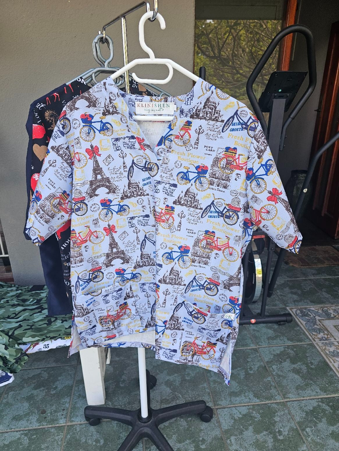 WHIMSICAL ™ UNISEX SCRUB TOP